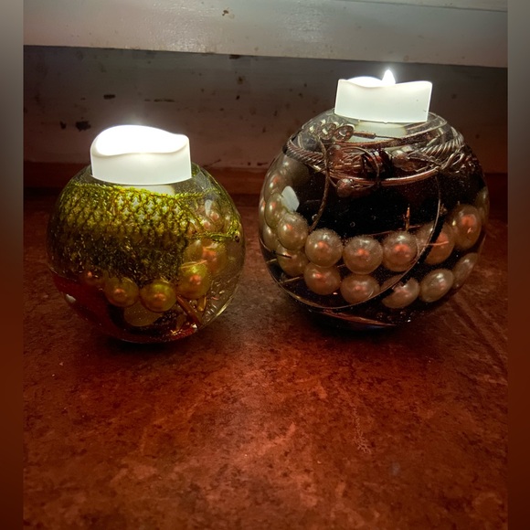 Handmade Pair of Epoxy Resin Jewelry Orb Tea-light Holders - Picture 3 of 13